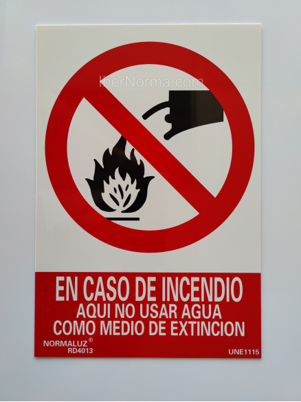 Señal En caso de incendio aquí no usar agua como medio de extinción - PVC - NMZ (Normaluz)