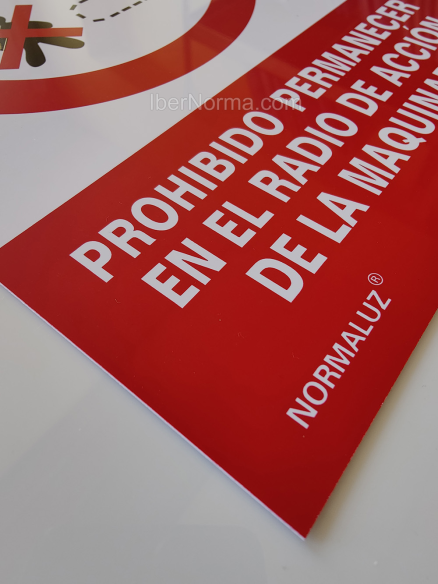 Señal Prohibido permanecer en el radio de acción de la maquinaria - PVC - NMZ (Normaluz)