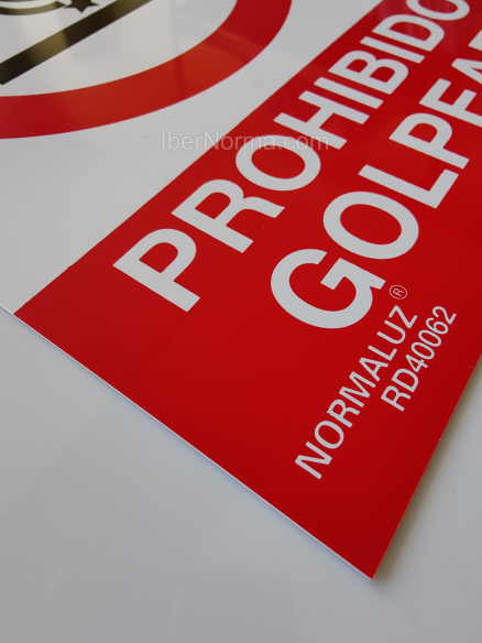 Señal Prohibido golpear - PVC - NMZ (Normaluz)