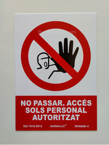 Senyal No passar. accés sols personal autoritzat (Català - Catalán) - PVC - NMZ (Normaluz)