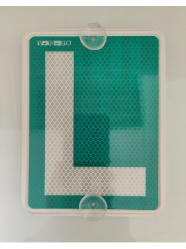Señal V13 Placa L conductor novel 100% Homologada con 2+1 ventosas incluidas de alta adherencia - PVC Reflectante - IberNorma