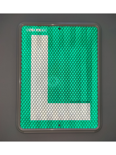 Señal V13 Placa L conductor novel 100% Homologada con 2+1 ventosas incluidas de alta adherencia - PVC Reflectante - IberNorma